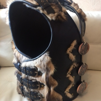 Кожаный байкерский жилет с мехом волка "Волколак" фото 2